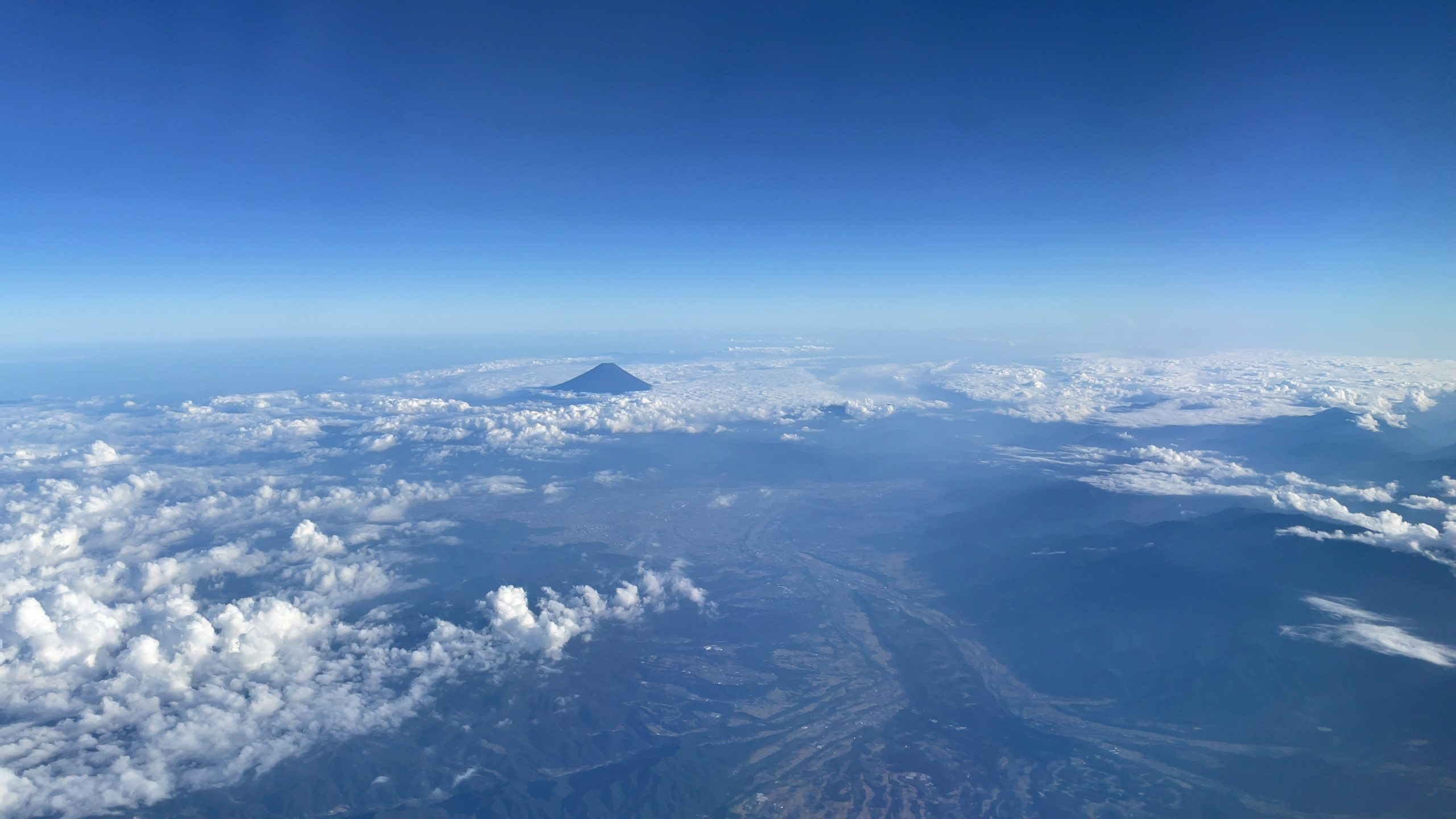 IBEX 仙台→伊丹 富士山が左側の窓に見えました